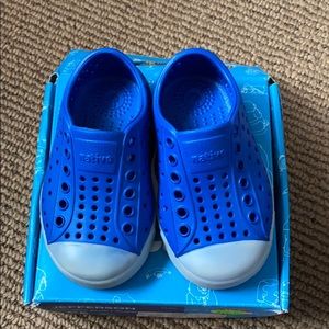 Nib toddler boys blue native sandals water shoes 5